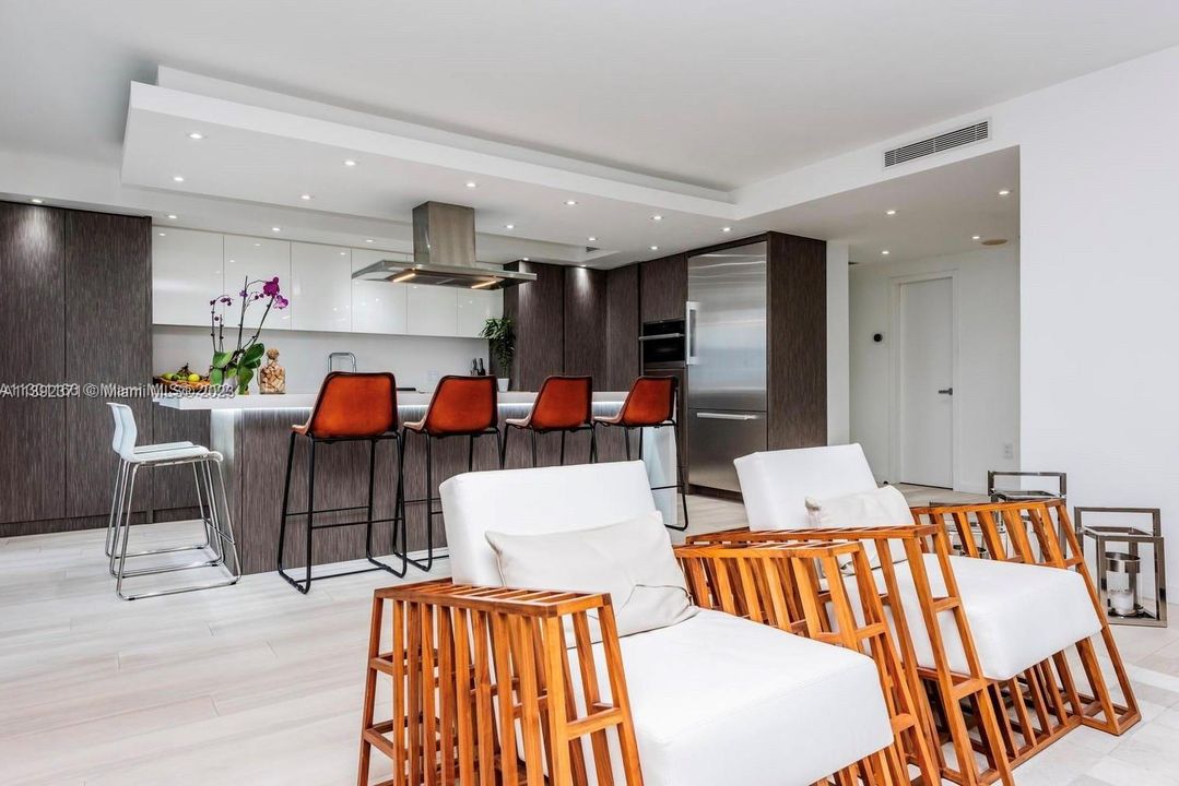 最近租的: $6,900 (2 贝兹, 2 浴室, 1260 平方英尺)