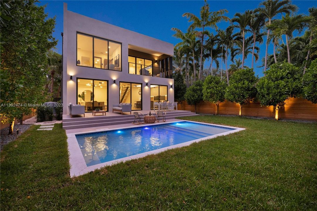 Recently Sold: $2,750,000 (4 beds, 3 baths, 2760 Square Feet)