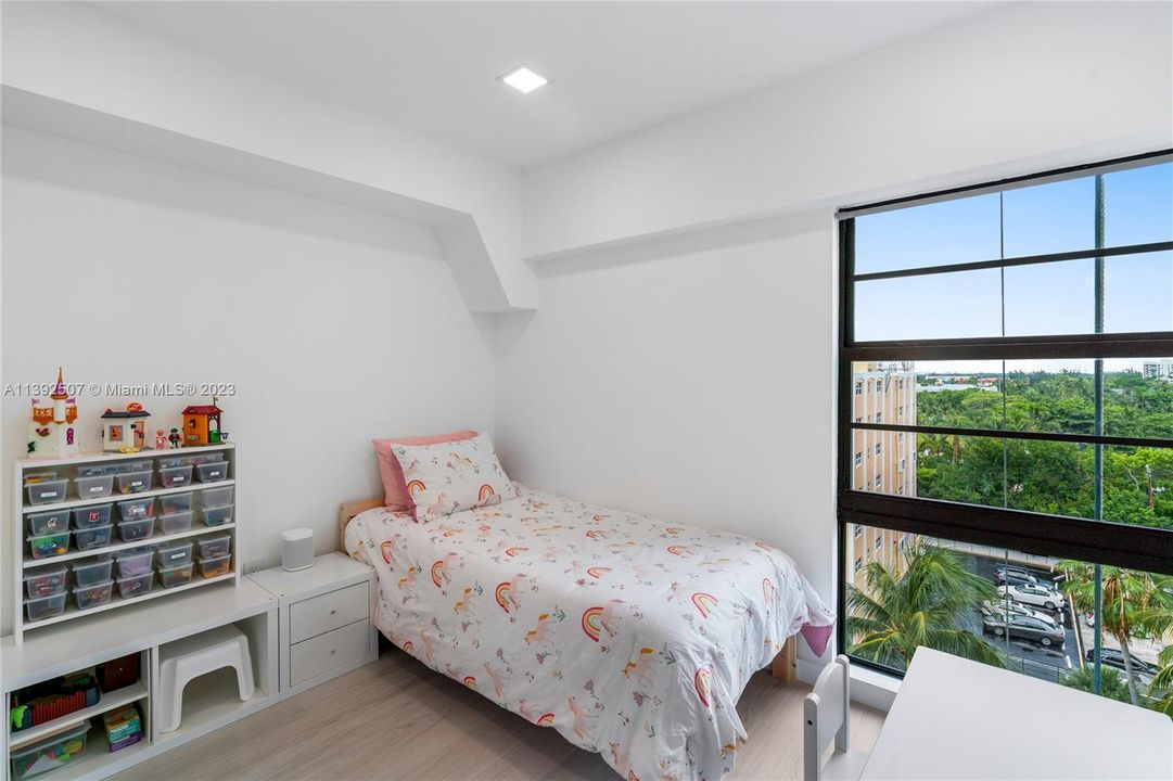 Recently Sold: $1,175,000 (3 beds, 2 baths, 1311 Square Feet)