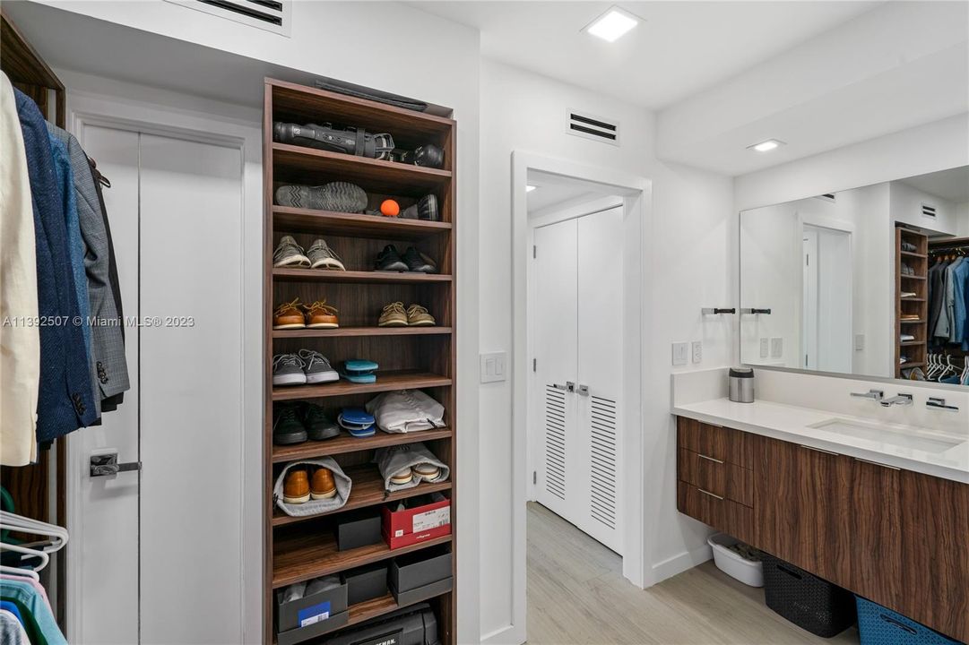 Recently Sold: $1,175,000 (3 beds, 2 baths, 1311 Square Feet)