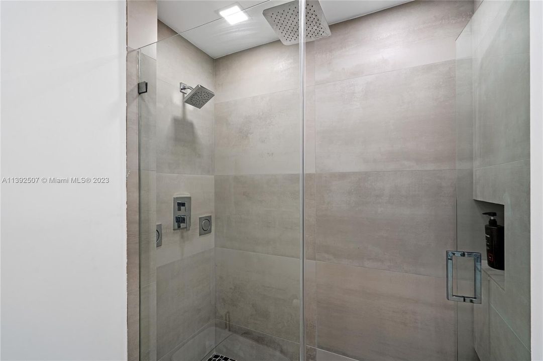 Recently Sold: $1,175,000 (3 beds, 2 baths, 1311 Square Feet)