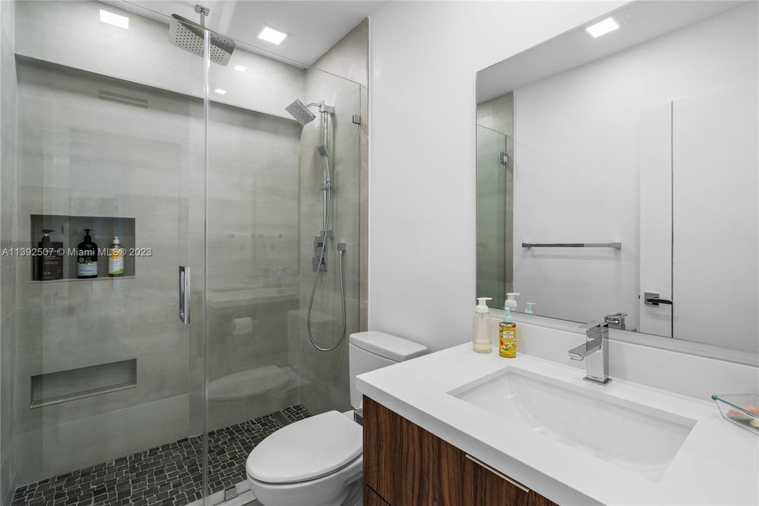 Recently Sold: $1,175,000 (3 beds, 2 baths, 1311 Square Feet)