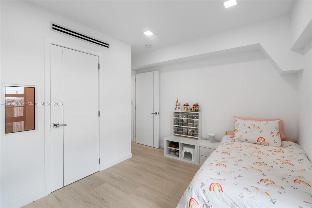 Recently Sold: $1,175,000 (3 beds, 2 baths, 1311 Square Feet)