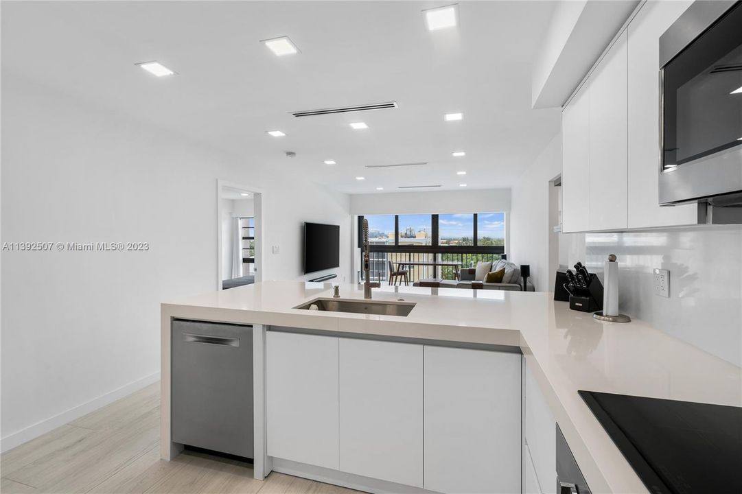 Recently Sold: $1,175,000 (3 beds, 2 baths, 1311 Square Feet)