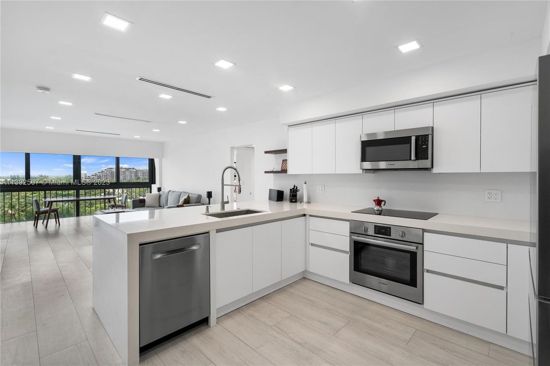 Recently Sold: $1,175,000 (3 beds, 2 baths, 1311 Square Feet)