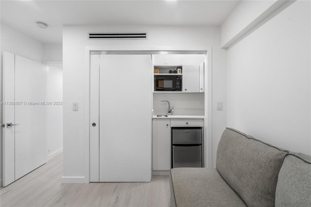 Recently Sold: $1,175,000 (3 beds, 2 baths, 1311 Square Feet)