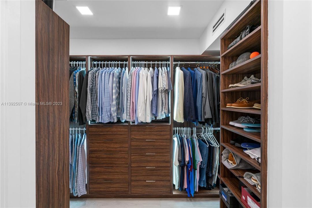 Recently Sold: $1,175,000 (3 beds, 2 baths, 1311 Square Feet)