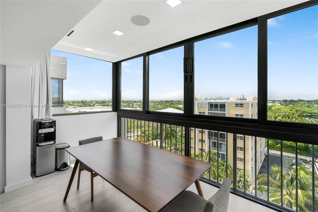 Recently Sold: $1,175,000 (3 beds, 2 baths, 1311 Square Feet)