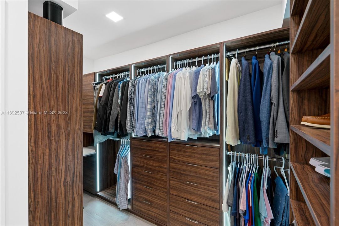 Recently Sold: $1,175,000 (3 beds, 2 baths, 1311 Square Feet)