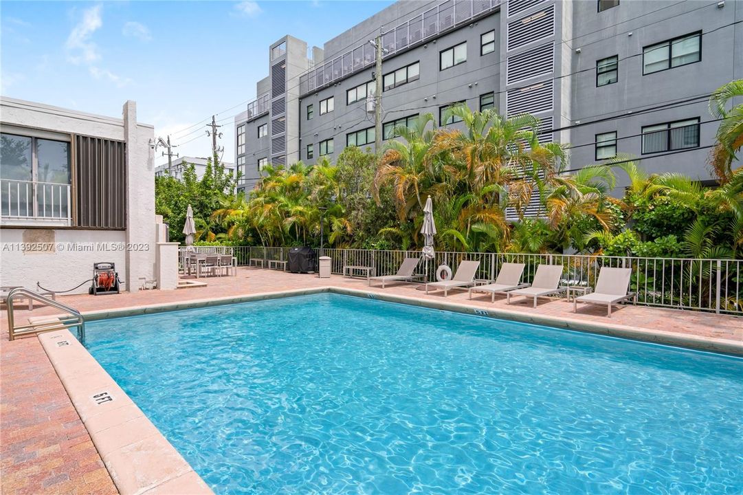 Recently Sold: $1,175,000 (3 beds, 2 baths, 1311 Square Feet)