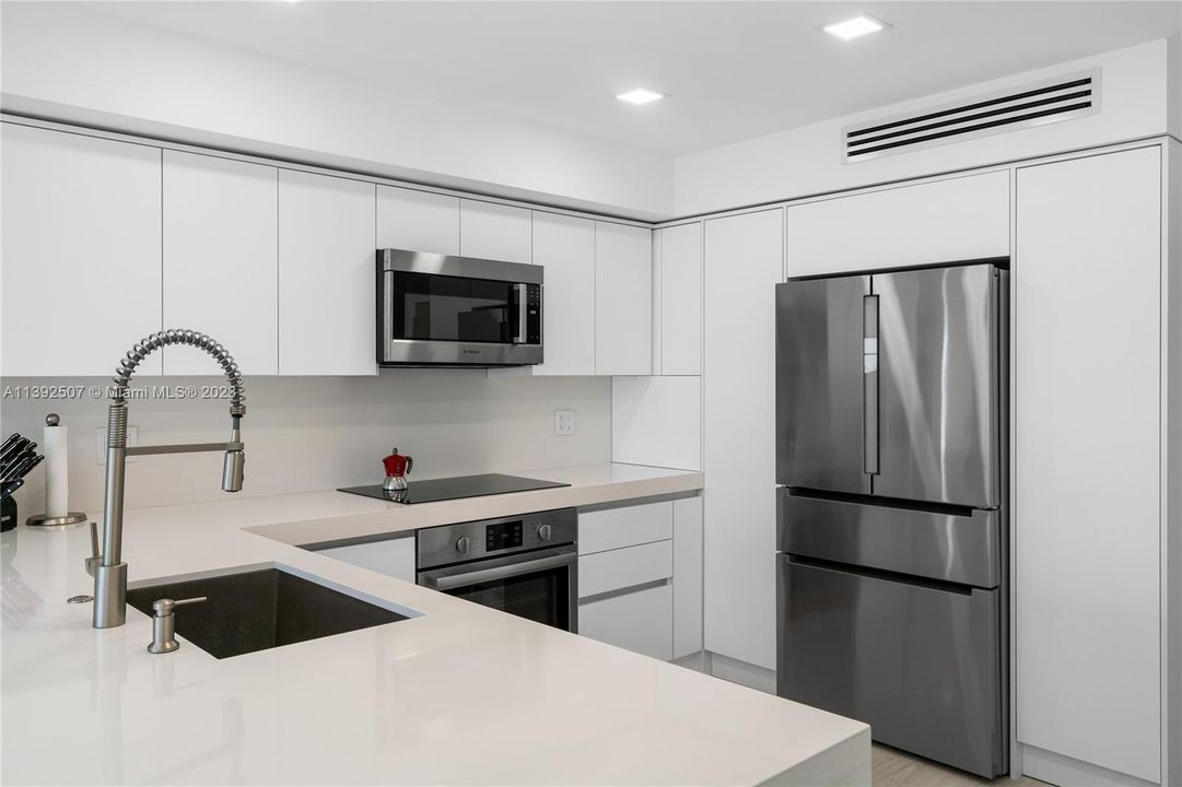 Recently Sold: $1,175,000 (3 beds, 2 baths, 1311 Square Feet)