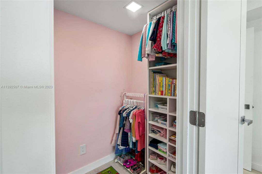 Recently Sold: $1,175,000 (3 beds, 2 baths, 1311 Square Feet)