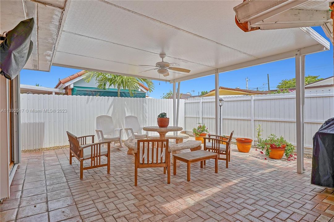 Recently Sold: $595,000 (3 beds, 2 baths, 1980 Square Feet)