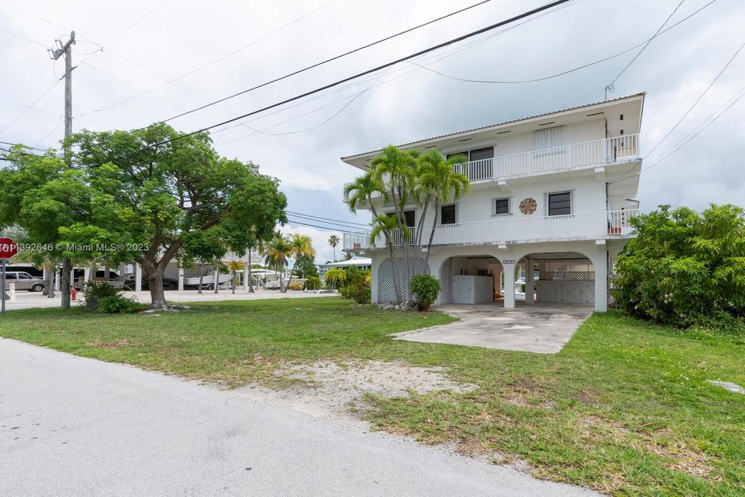 Recently Sold: $999,900 (3 beds, 2 baths, 2018 Square Feet)