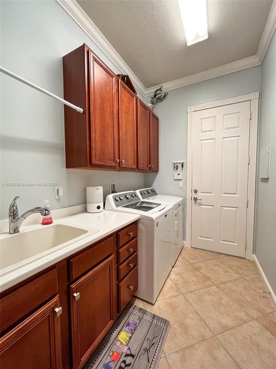 Recently Sold: $1,150,000 (2 beds, 2 baths, 1910 Square Feet)