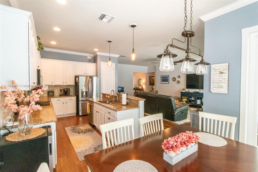 Recently Sold: $1,150,000 (2 beds, 2 baths, 1910 Square Feet)