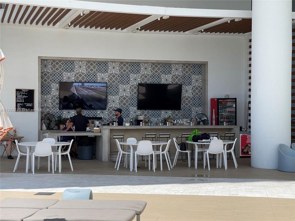 Recently Sold: $880,000 (3 beds, 3 baths, 1556 Square Feet)