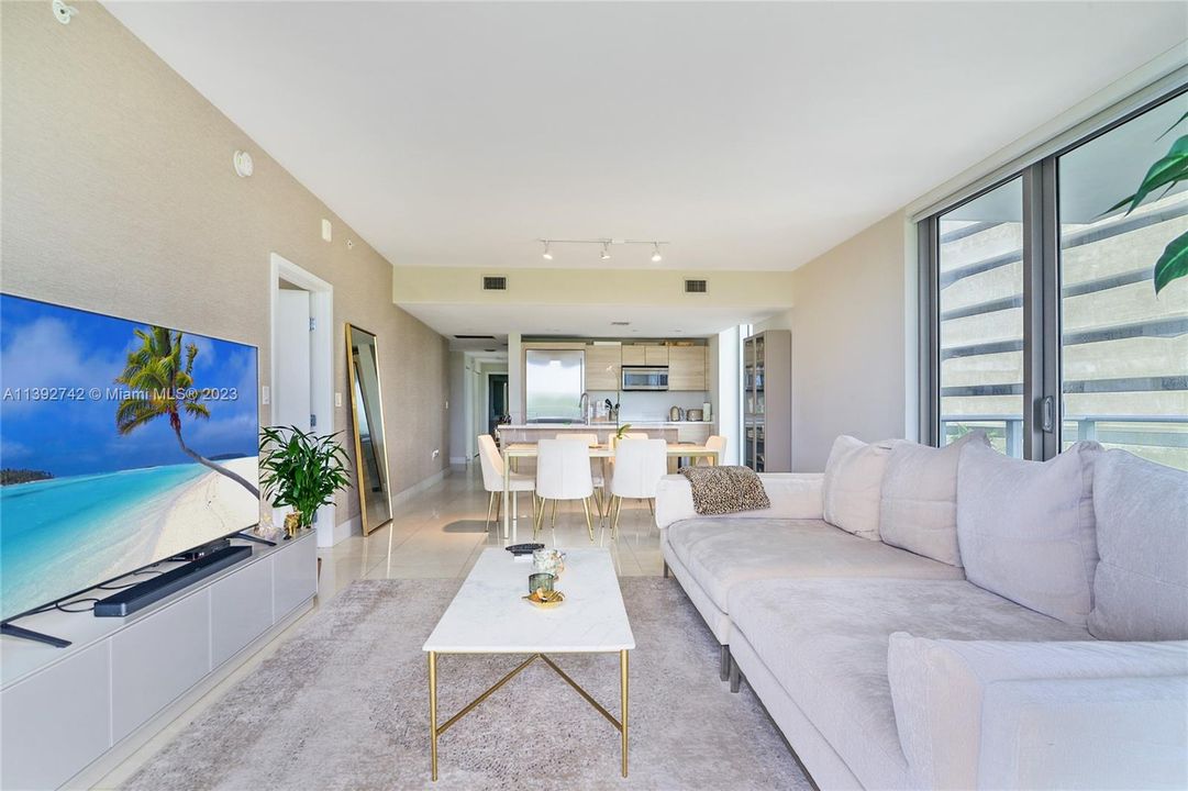 Recently Sold: $880,000 (3 beds, 3 baths, 1556 Square Feet)