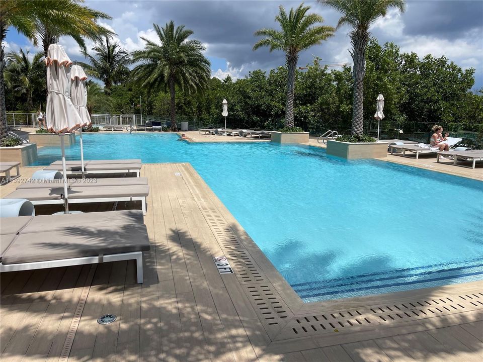 Recently Sold: $880,000 (3 beds, 3 baths, 1556 Square Feet)