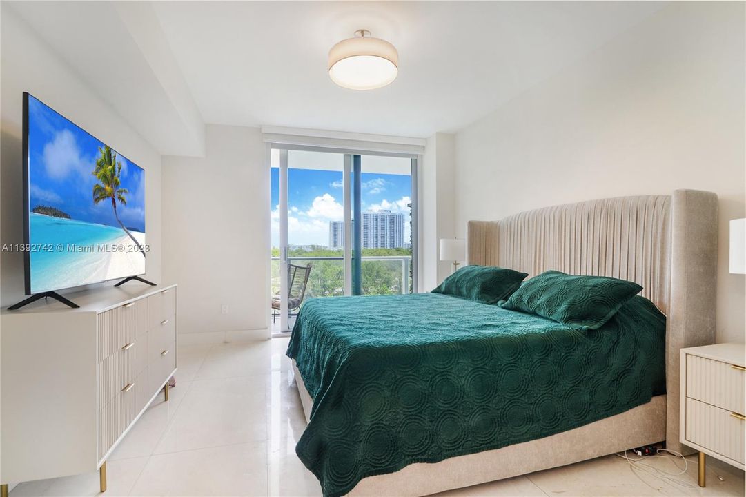 Recently Sold: $880,000 (3 beds, 3 baths, 1556 Square Feet)