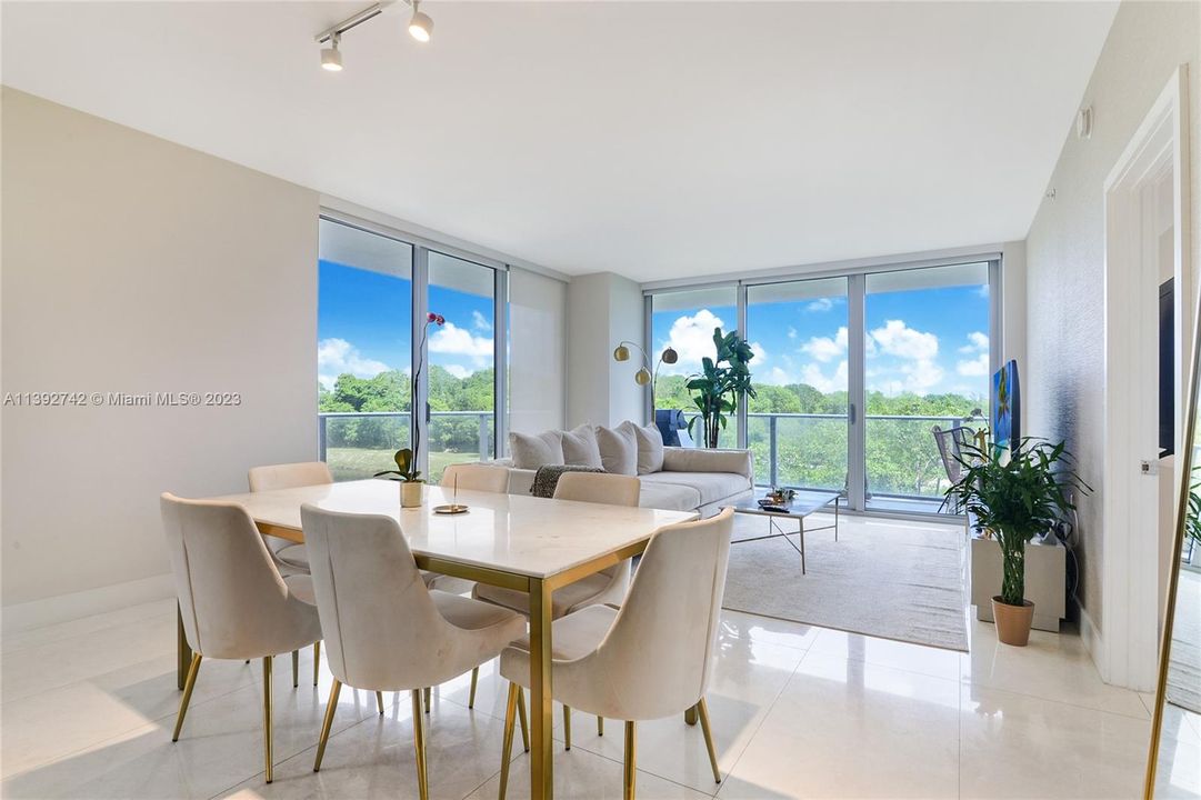 Recently Sold: $880,000 (3 beds, 3 baths, 1556 Square Feet)