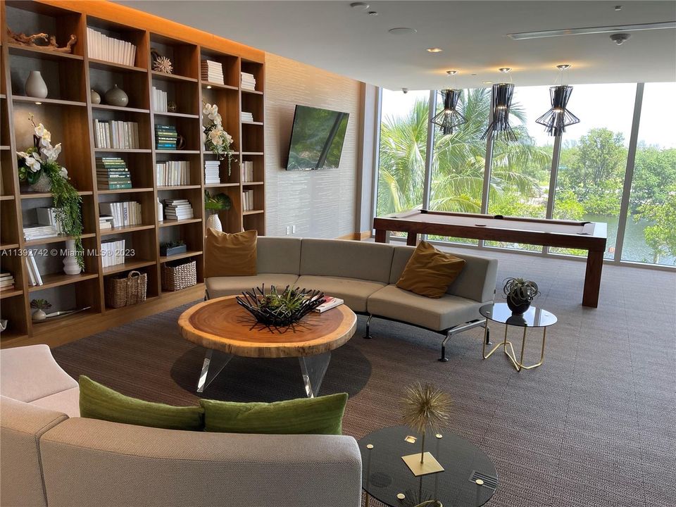 Recently Sold: $880,000 (3 beds, 3 baths, 1556 Square Feet)