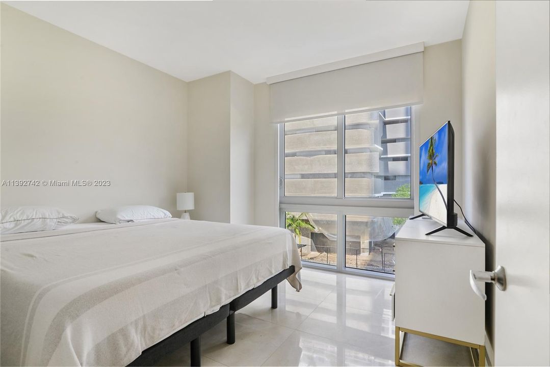 Recently Sold: $880,000 (3 beds, 3 baths, 1556 Square Feet)