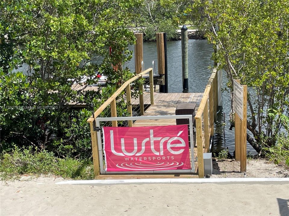 Recently Sold: $880,000 (3 beds, 3 baths, 1556 Square Feet)