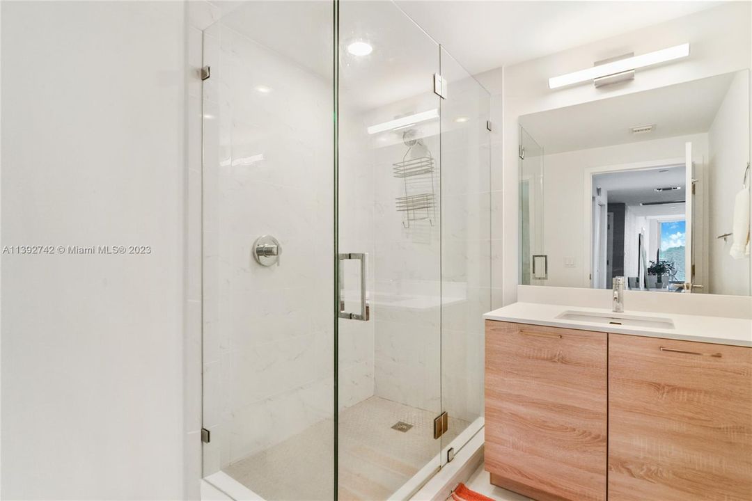 Recently Sold: $880,000 (3 beds, 3 baths, 1556 Square Feet)