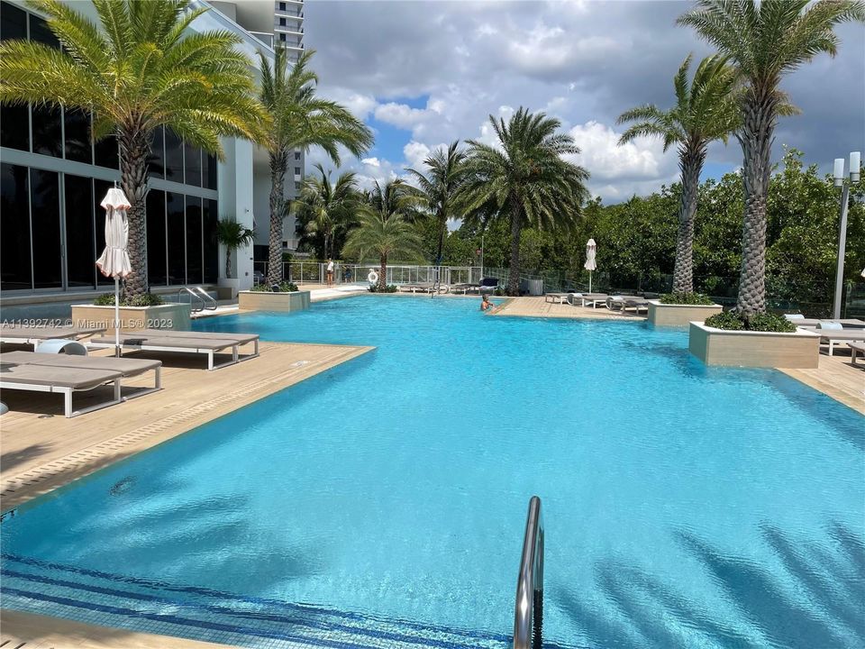 Recently Sold: $880,000 (3 beds, 3 baths, 1556 Square Feet)