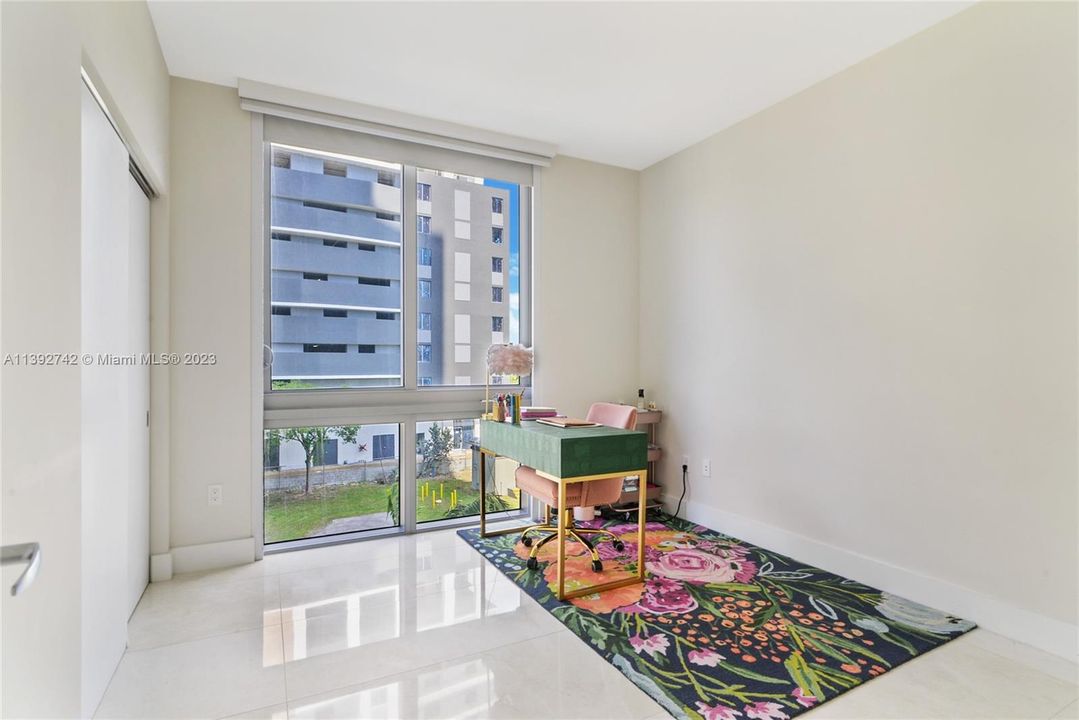 Recently Sold: $880,000 (3 beds, 3 baths, 1556 Square Feet)