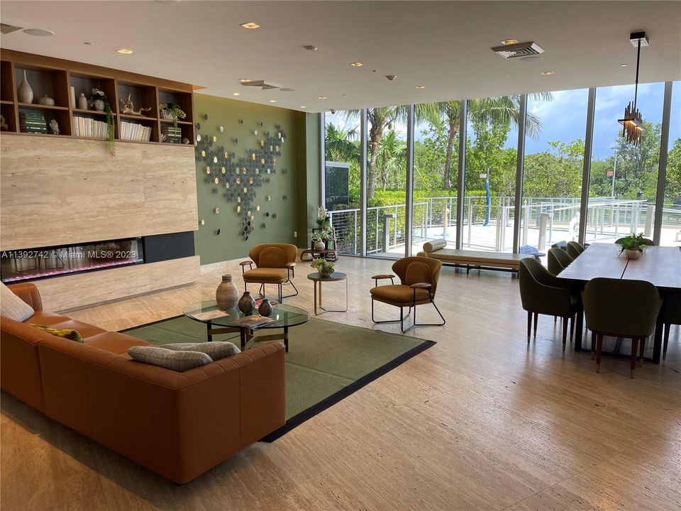 Recently Sold: $880,000 (3 beds, 3 baths, 1556 Square Feet)