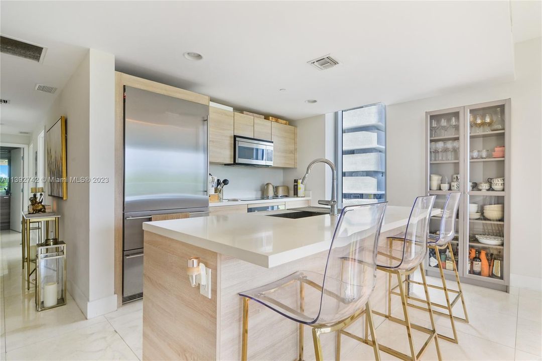 Recently Sold: $880,000 (3 beds, 3 baths, 1556 Square Feet)