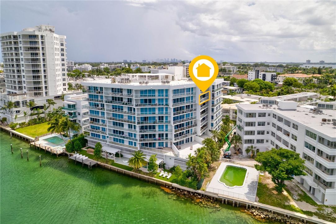Recently Sold: $990,000 (2 beds, 2 baths, 1142 Square Feet)