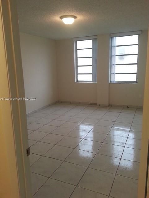 Recently Sold: $150,000 (1 beds, 1 baths, 685 Square Feet)