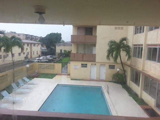 Recently Sold: $150,000 (1 beds, 1 baths, 685 Square Feet)