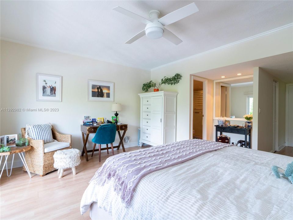 Recently Sold: $595,000 (2 beds, 2 baths, 1237 Square Feet)