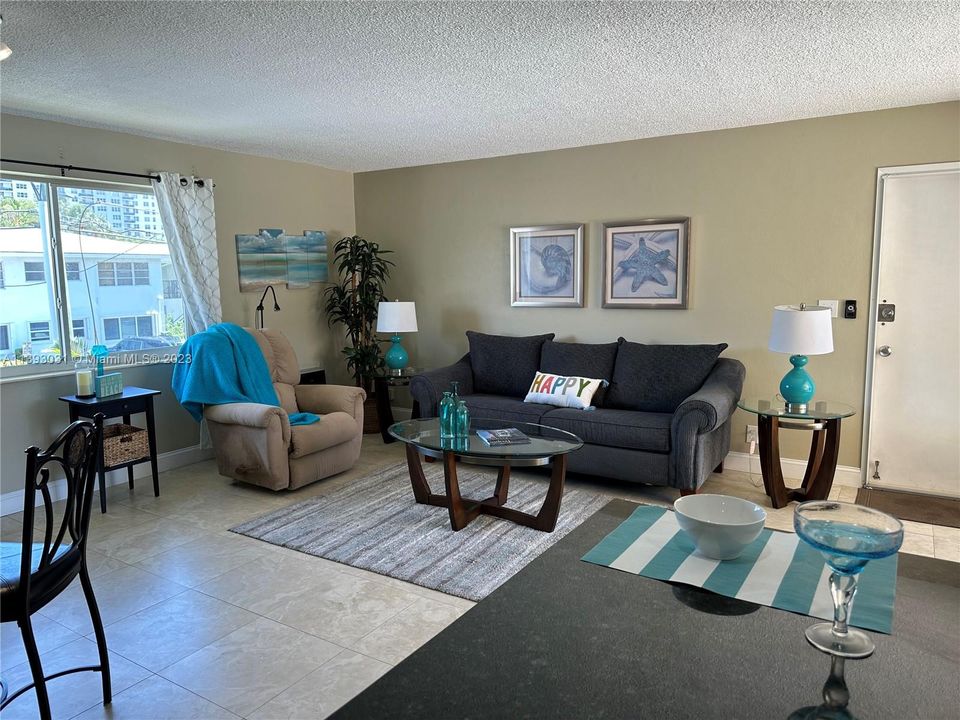 Недавно продано: $239,999 (1 спален, 1 ванн, 700 Квадратных фут)