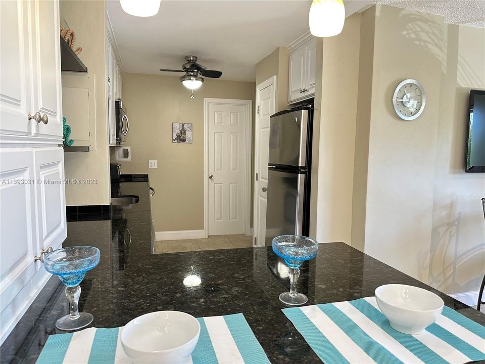 Недавно продано: $239,999 (1 спален, 1 ванн, 700 Квадратных фут)