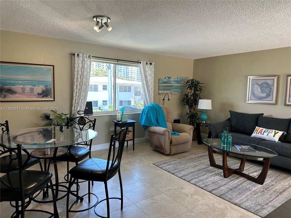 Недавно продано: $239,999 (1 спален, 1 ванн, 700 Квадратных фут)