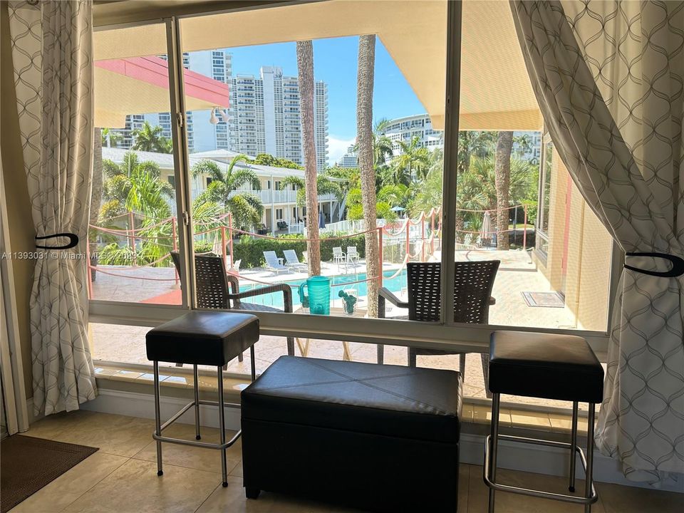 Недавно продано: $239,999 (1 спален, 1 ванн, 700 Квадратных фут)