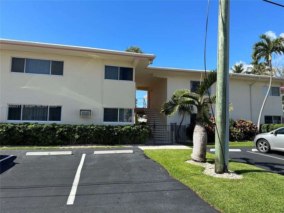 Недавно продано: $239,999 (1 спален, 1 ванн, 700 Квадратных фут)