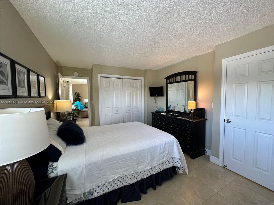 Недавно продано: $239,999 (1 спален, 1 ванн, 700 Квадратных фут)