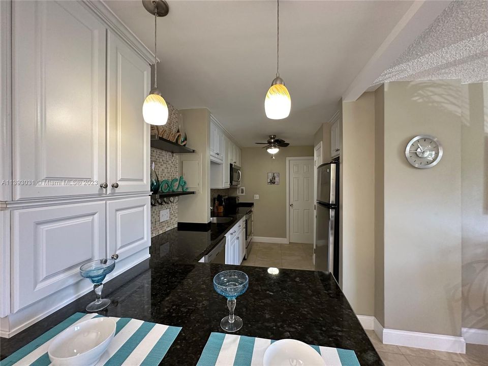 Недавно продано: $239,999 (1 спален, 1 ванн, 700 Квадратных фут)