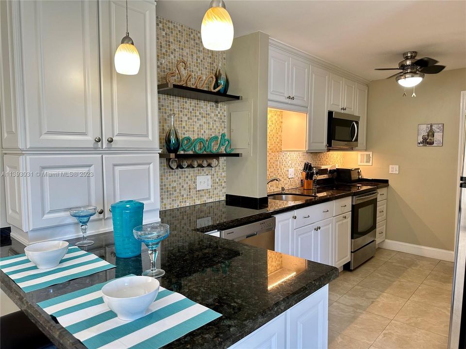 Недавно продано: $239,999 (1 спален, 1 ванн, 700 Квадратных фут)