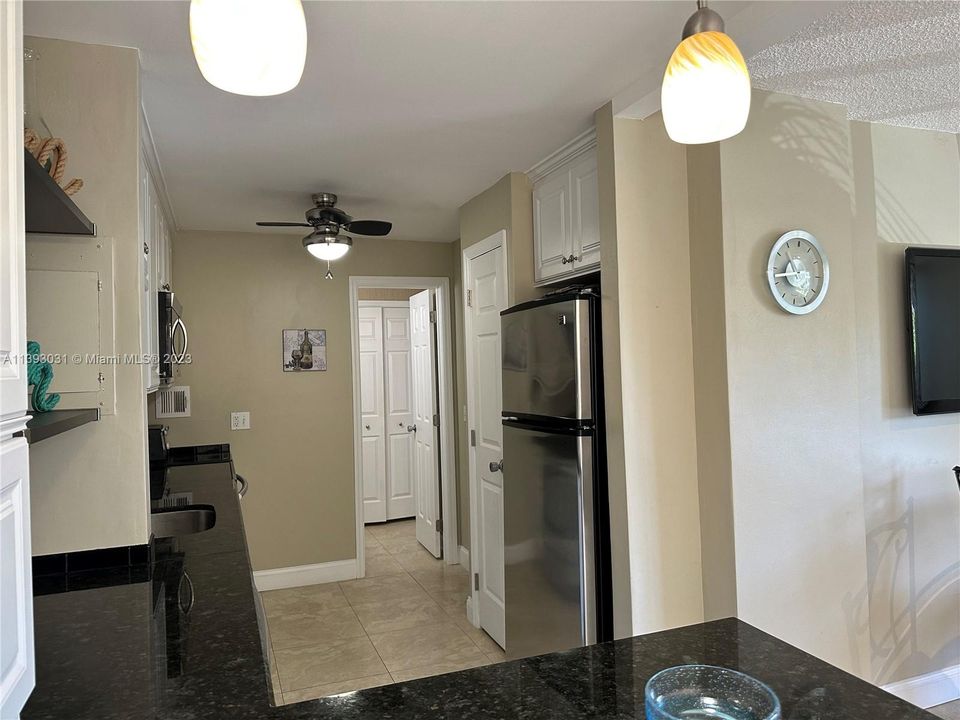 Недавно продано: $239,999 (1 спален, 1 ванн, 700 Квадратных фут)