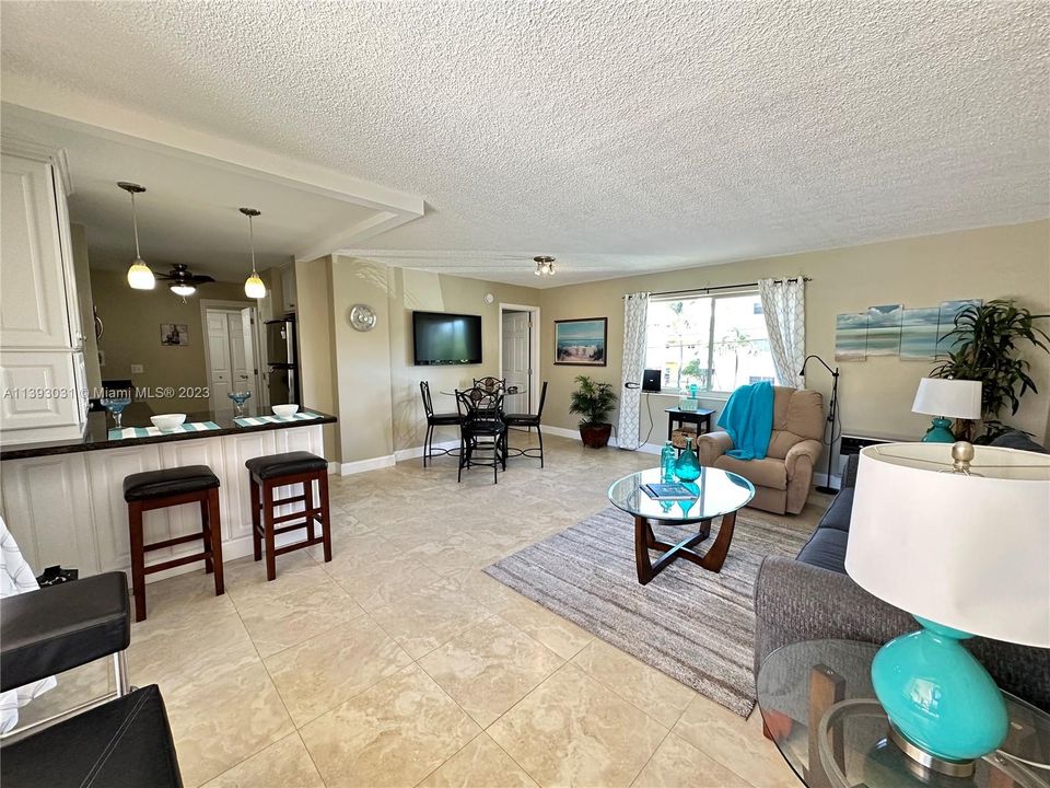 Недавно продано: $239,999 (1 спален, 1 ванн, 700 Квадратных фут)