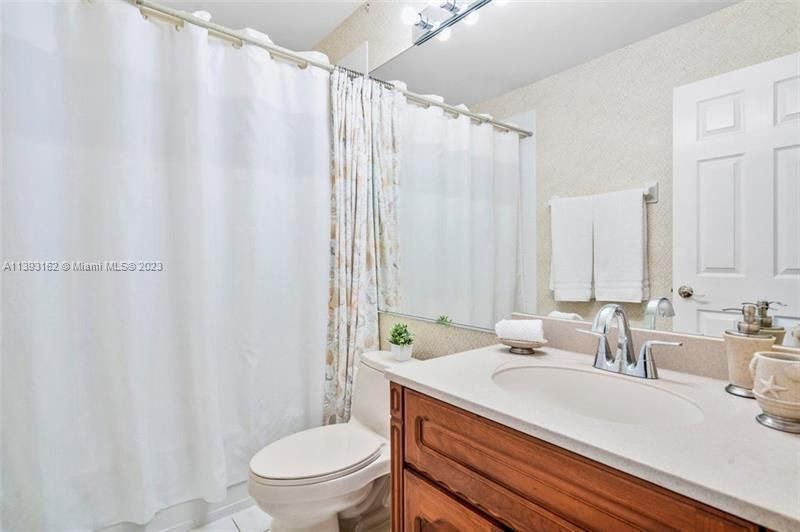 最近售出: $1,005,000 (4 贝兹, 3 浴室, 3272 平方英尺)