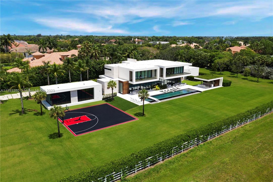 Recently Sold: $11,950,000 (7 beds, 9 baths, 9363 Square Feet)
