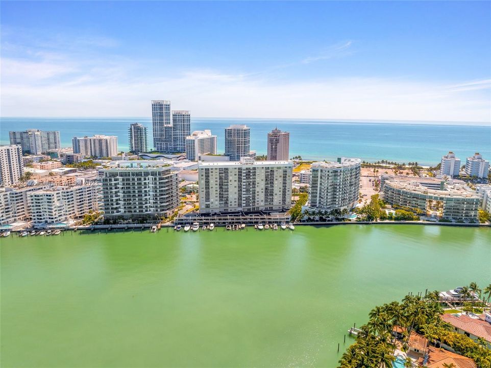 Recently Sold: $475,000 (1 beds, 1 baths, 910 Square Feet)